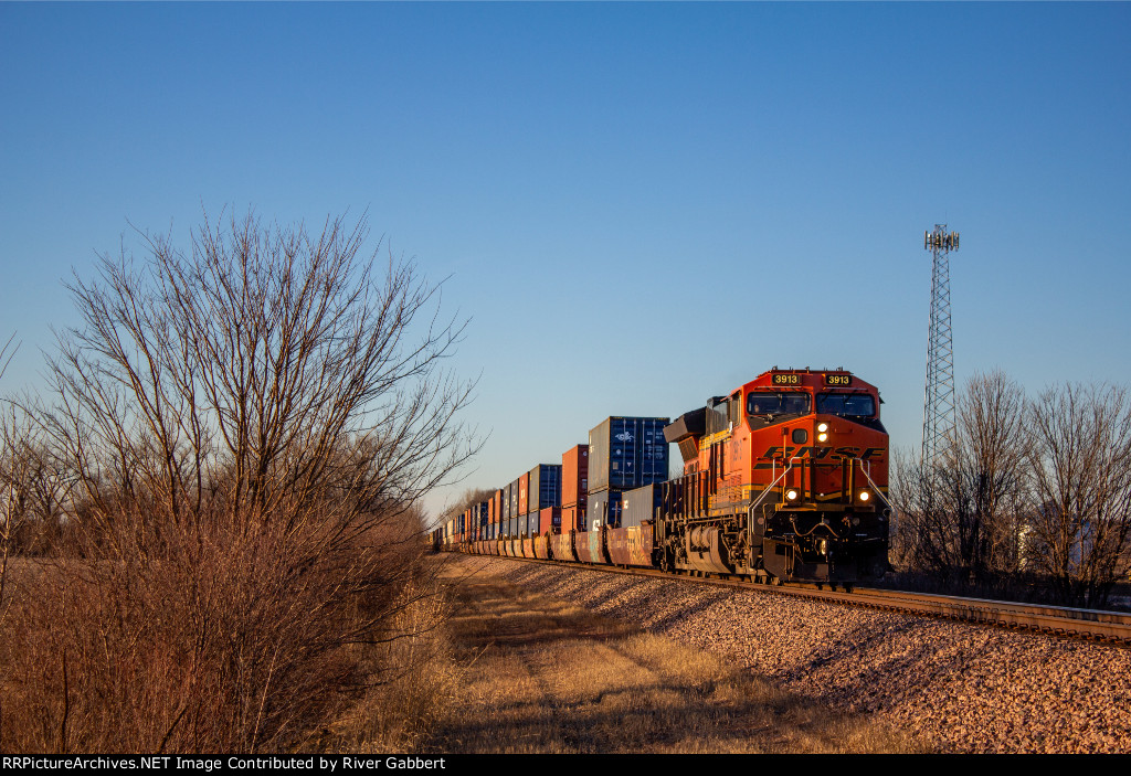 Eastbound BNSF S-FRESCO at Waldron Township